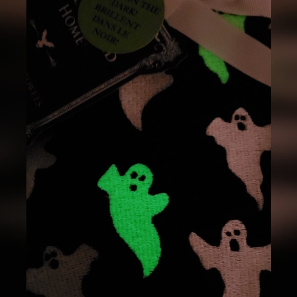 Halloween GLOW IN THE DARK Ghost SET of 2 Hand Towels NEW Well Dressed Home - Picture 4 of 4